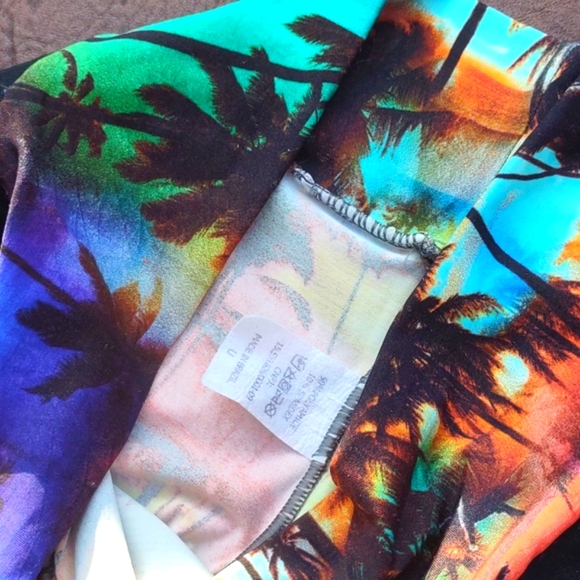 "Vibe" brand. Made in Brazil. Two piece workout set. Size M. - Picture 3 of 13